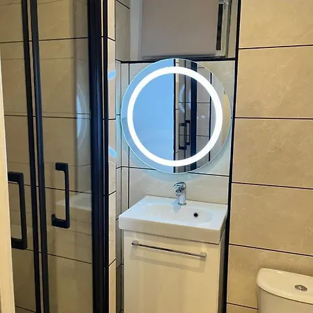 Modern Mini Flat In Center *
